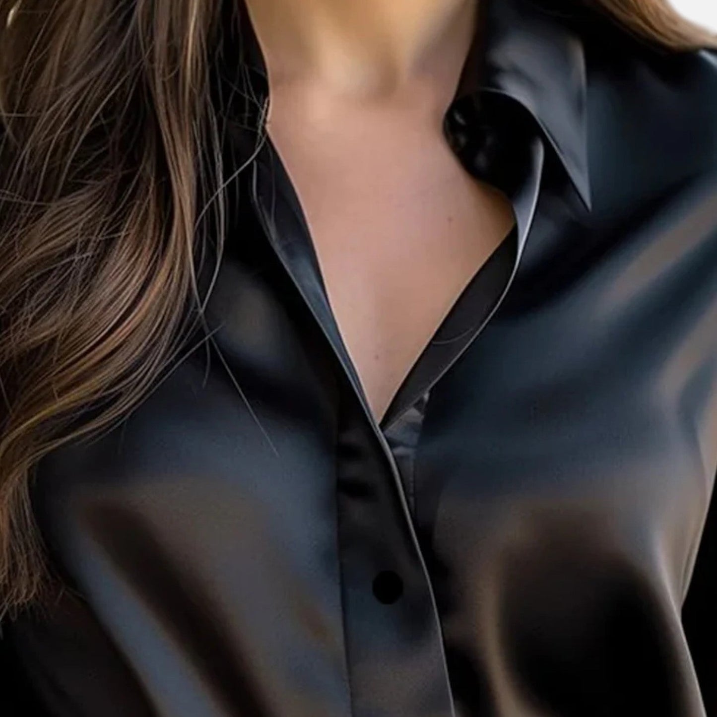 Blusa Negra de Satén para Mujer de Manga Larga – Elegancia Atemporal, Sofisticación Moderna